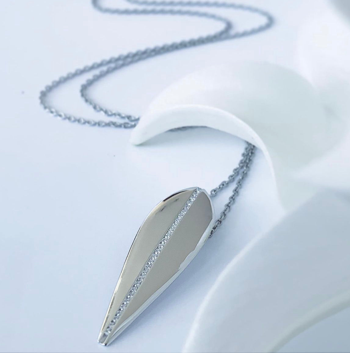 Lotus signature, zirkonia