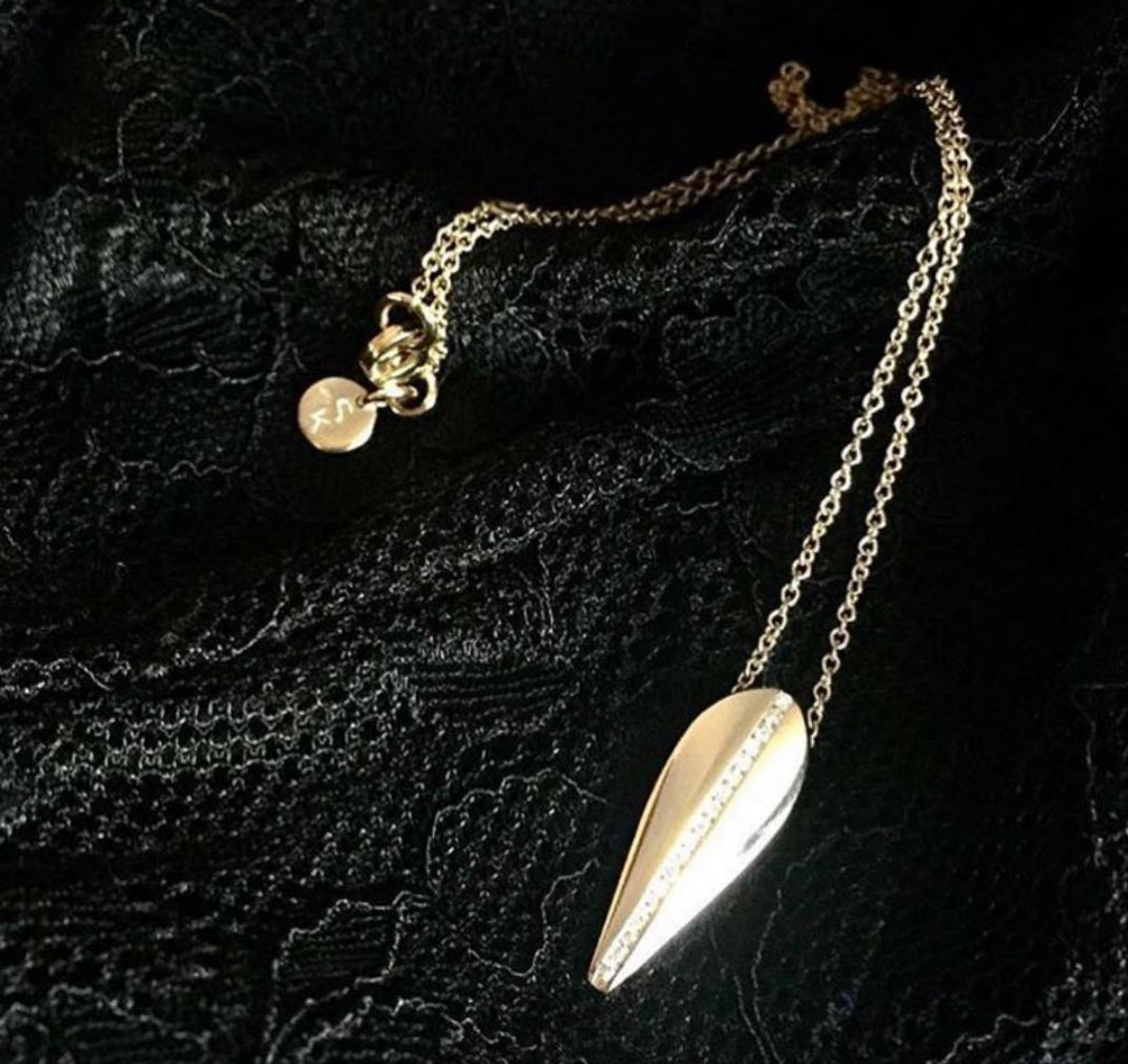 Lotus signature, lab-grown diamonds