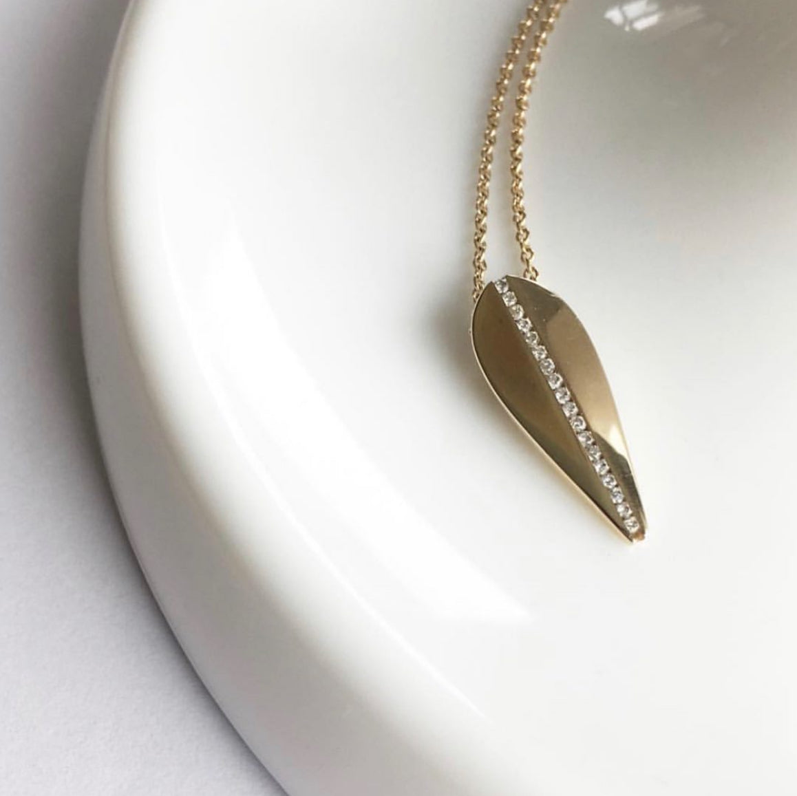 Lotus signature, lab-grown diamonds